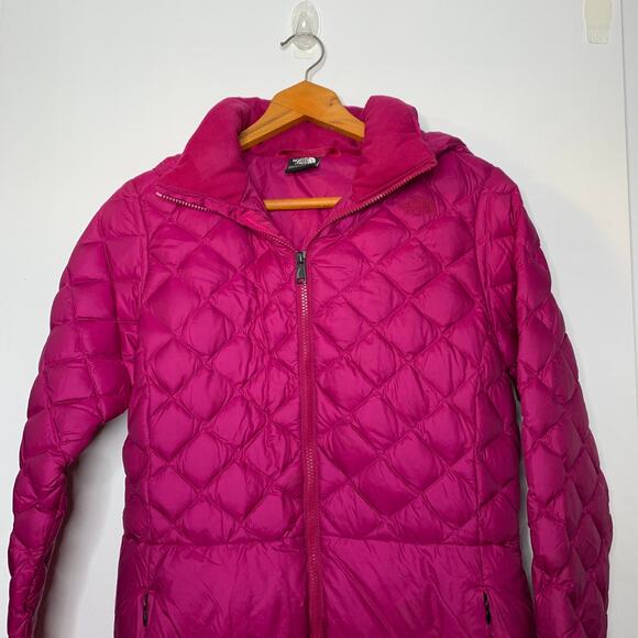 The North Face women’s hot pink Tyndall 550 Down mid-length puffer jacket Medium - Picture 3 of 16